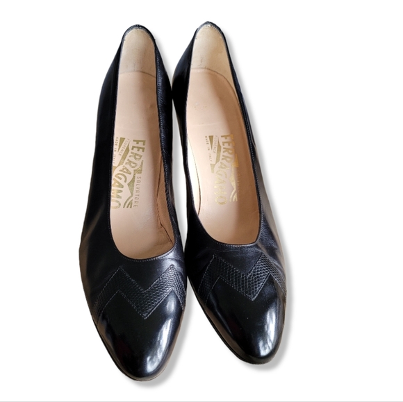 Salvatore Ferragamo Black Leather Embossed Chevron Vintage Pumps, 6 - Picture 10 of 10